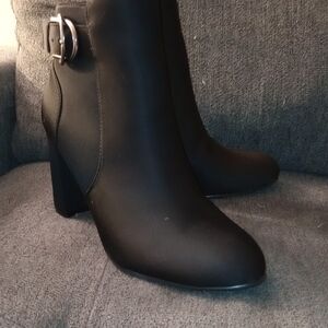Elegant Black Ankle Boots